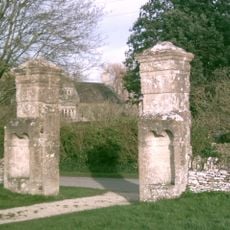 Gatepier 145 Metres To South East Of Broadwell Manor