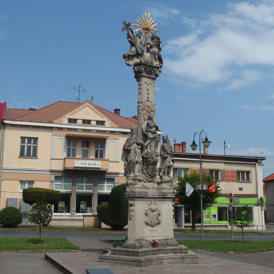 Trojičný stĺp, podstavec-kópia