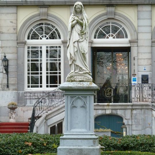 Bloemendal Castle: Maria statue