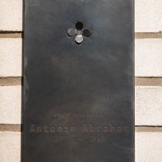 Pamětní deska Antonína Abrahama ve Strašnicích