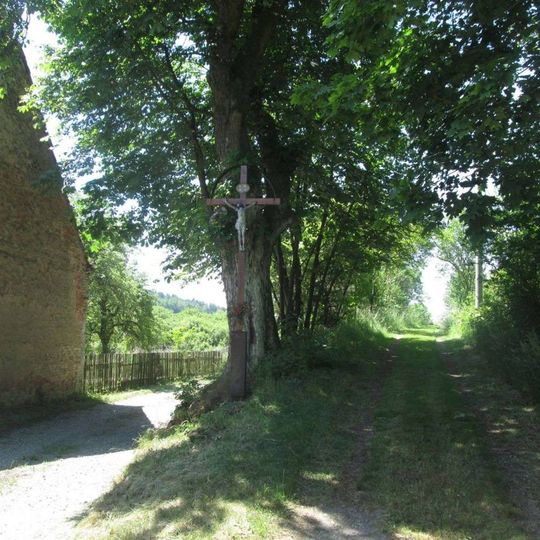 Kříž ve Vysokém Sedlišti na rozcestí