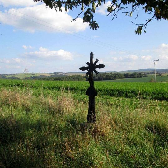 Kříž jižně od Hřešihlav u rozcestí