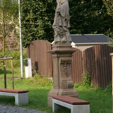 Socha svatého Jana Nepomuckého v Hálkově ulici v Lomnici nad Popelkou