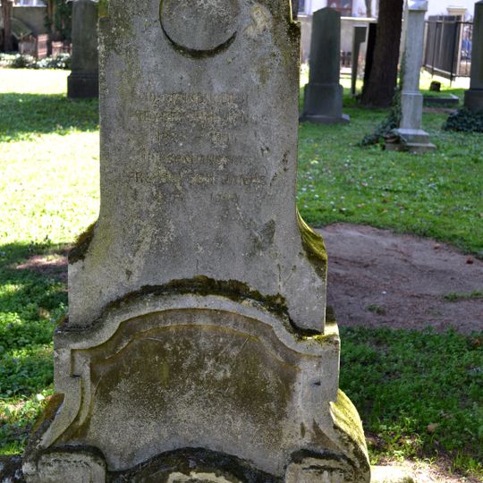 Ev. cintorín Kozia brána, náhrobník