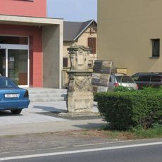 Podstavec kříže či sochy před domem 20 v Českolipské ulici v Litoměřicích