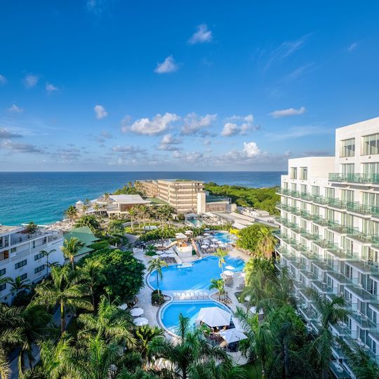 Sonesta Maho Beach Resort