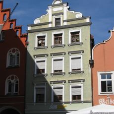 Wohn- und Geschäftshaus