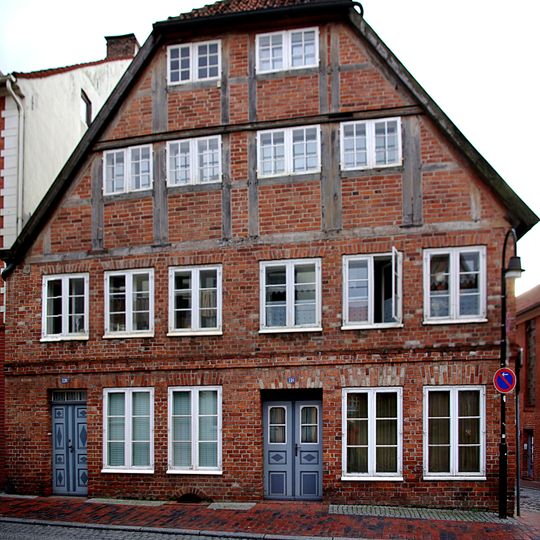Hauptstraße 118–120