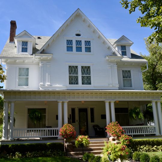 W.T.S. White House and Carriage House