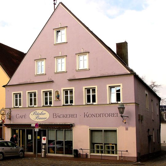 Wohn- und Geschäftshaus