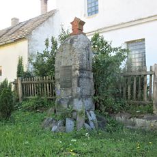 Pomník osvobození na návsi v Rašovicích