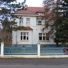 Villa mit Einfriedung Am Bahnhof 6