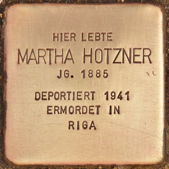 Stolperstein en memoria de Martha Hotzner