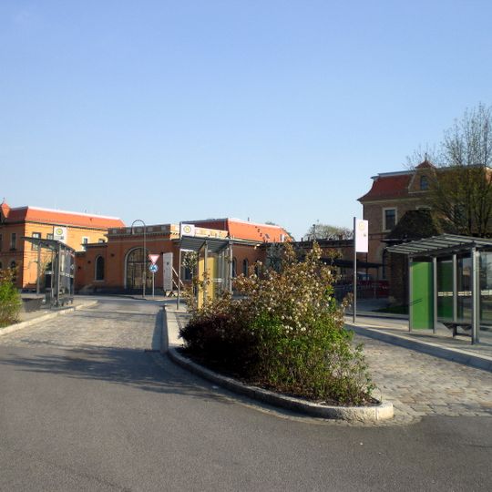 Bahnhof Radeberg; Empfangsgebäude und weiteres Bahnhofsgebäude Am Bahnhof 2, 3