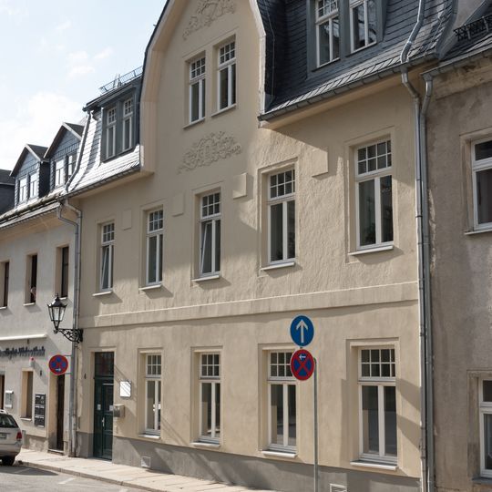 Mietshaus in halboffener Bebauung Steinweg 4