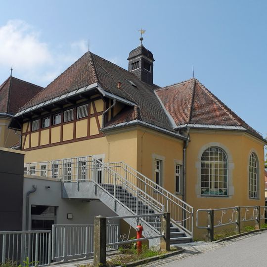 Sachgesamtheit Hohwaldklinik mit folgenden Einzeldenkmalen: Hauptklinikgebäude, Wäschereigebäude mit Heizhaus, Küchengebäude und Speisesaal - davor Freitreppenanlage, Werkstattgebäude , zwei weite