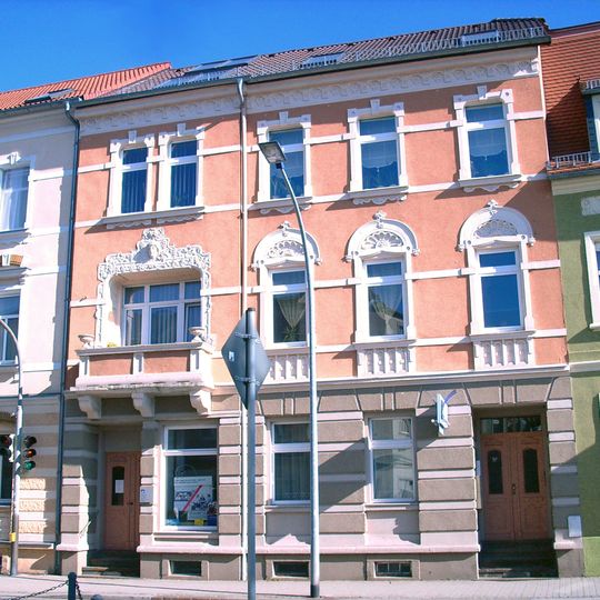 Mietshaus mit Laden in geschlossener Bebauung Rathenauplatz 3