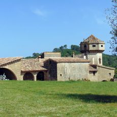 Can Heres Edificio fortificado)''