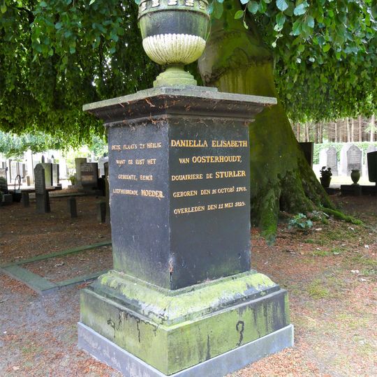 Grafmonument Daniella Elisabeth van Oosterhoudt