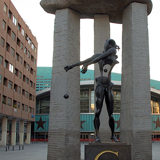 Newton y dolmen de Dalí