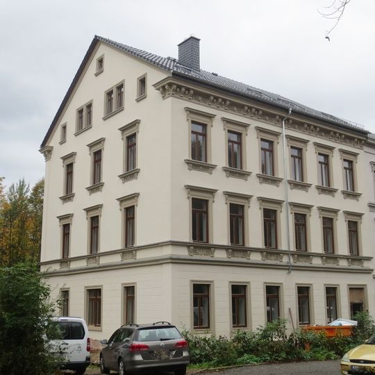 Mietshaus in halboffener Bebauung mir Vorgarten Neefestraße 30