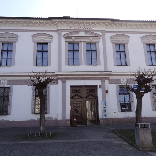 Komenského náměstí 80