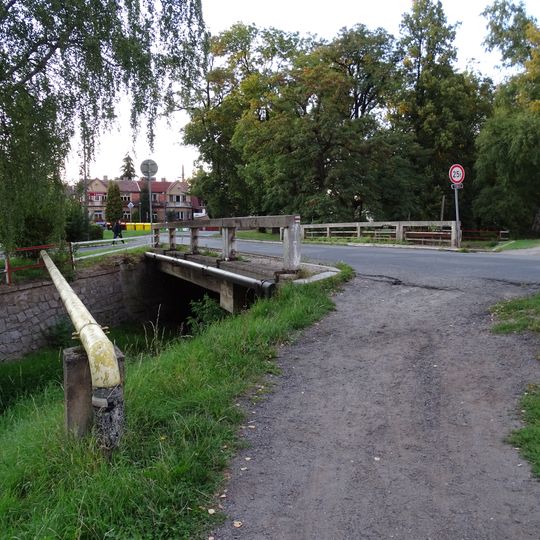 Most Tuchorazské ulice přes Šemberu v Českém Brodě