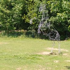 Socha koně v oslím výběhu