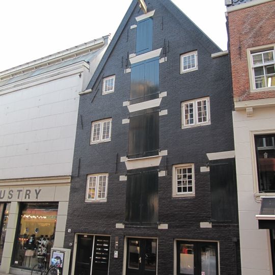 Pakhuis met puntgevel