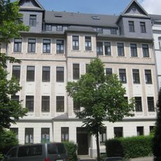 Mietshaus in geschlossener Bebauung mit Vorgarten Humboldtstraße 17