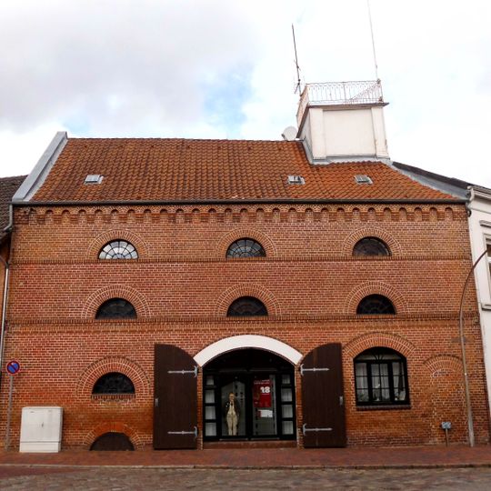 Speichergebäude mit Aussichtstürmchen