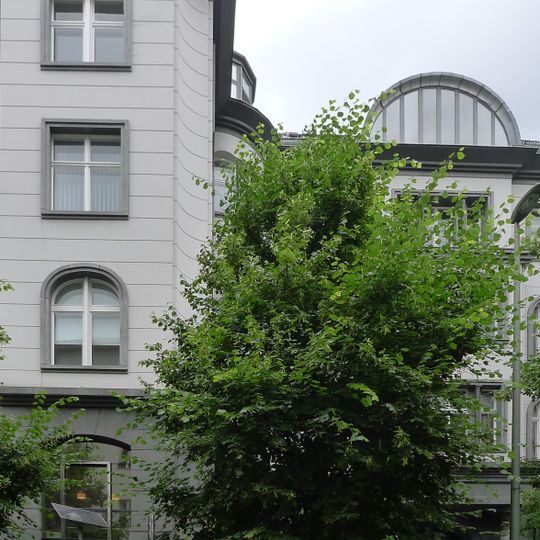 Uhlandstraße 175