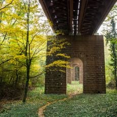 Červený most-fragment piliera