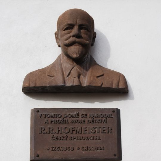 Pamětní deska spisovatele R. R. Hofmeistera v Rožmitále