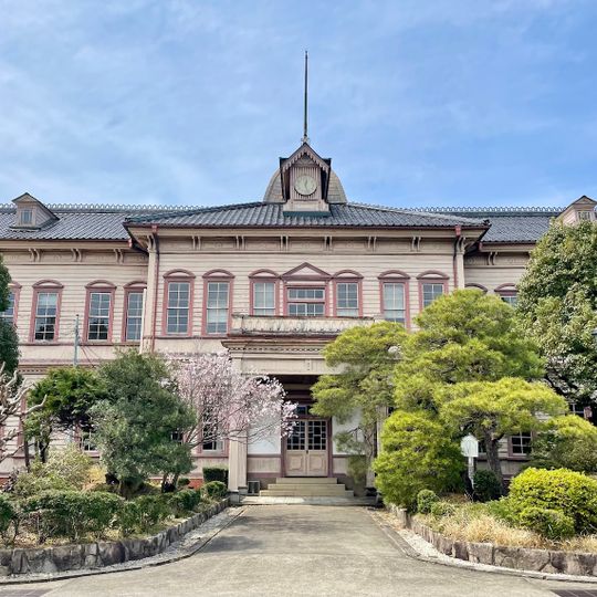 津山中學校