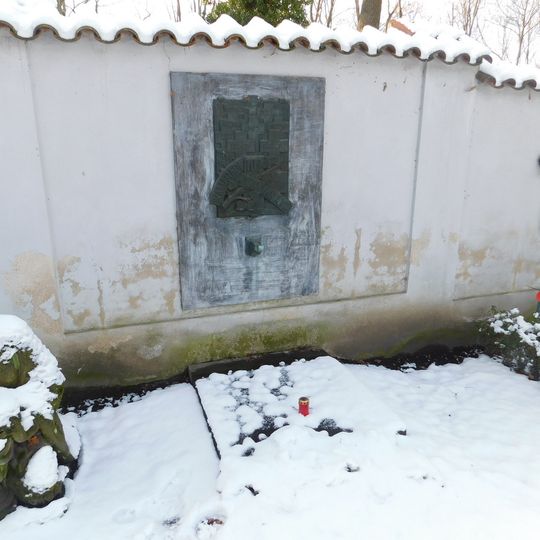 Pamětní deska padlým příslušníkům 102. pěšího pluku z Benešova na Olšanech