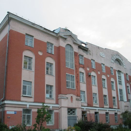 Жилой дом для служащих