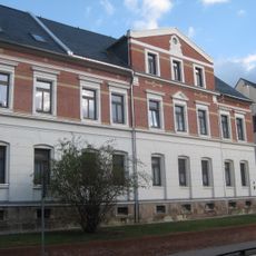 Doppelmietshaus (mit Lichtenauer Straße 18) in halboffener Bebauung, mit Vorgarten Eichendorffstraße 19