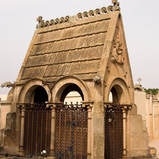 Panteó Costa i Macià