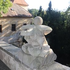 Socha orla na mostě zámku v Náměšti nad Oslavou