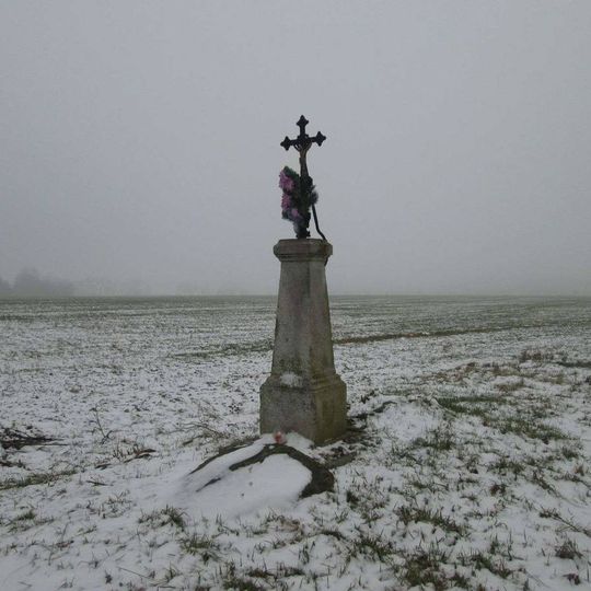 Kříž severně od Velkého Malahova v poli
