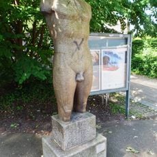 Stehender männlicher Torso