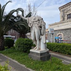 Statua di Ferdinando I di Borbone, decapitata