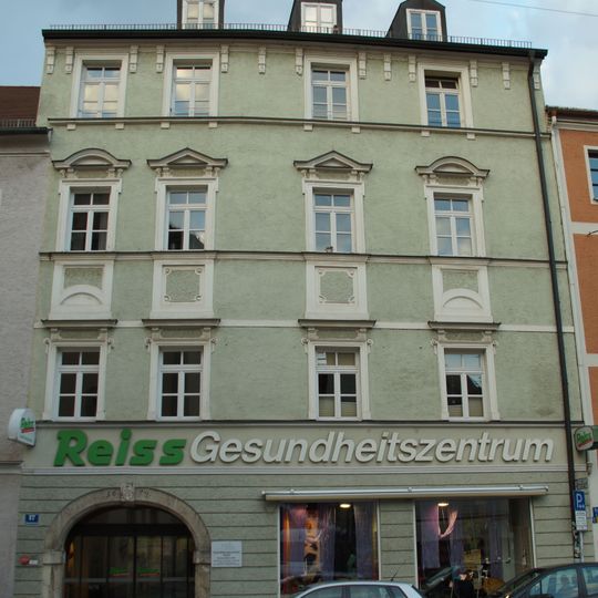 Wohn- und Geschäftshaus