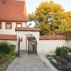 Friedhofsmauer Kirchplatz 5 (D-5-74-147-8#1)