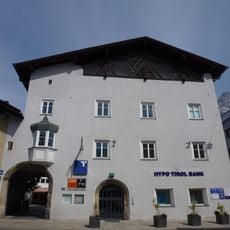 Bankgebäude, ehem. Gasthaus Zur Traube