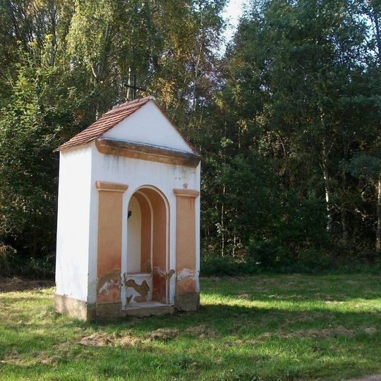 Kaplička západně od Velké Chmelištné