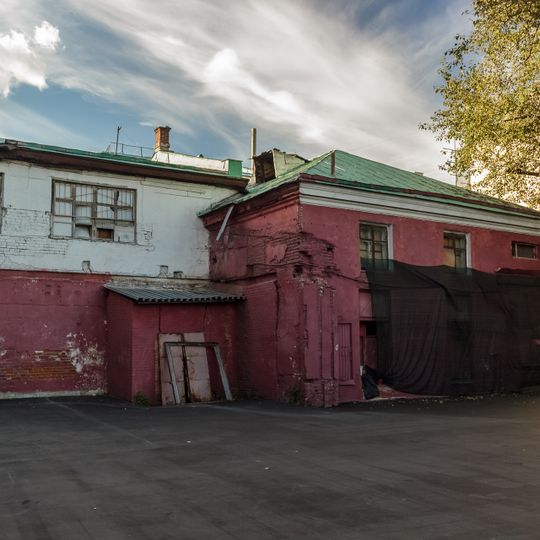 Два флигеля по переулку