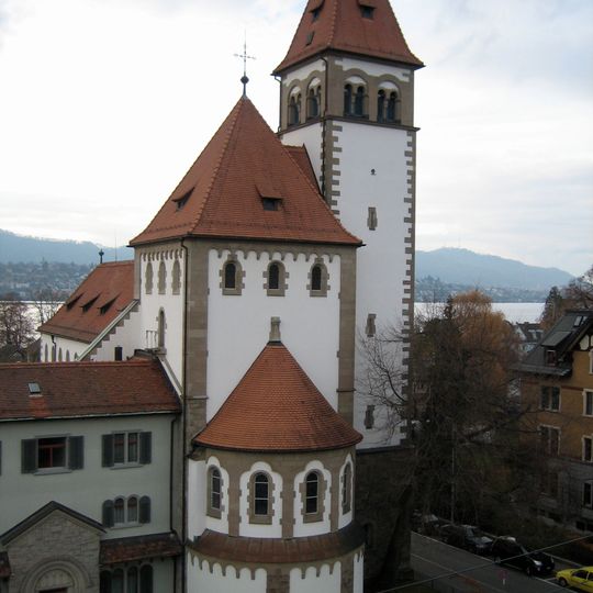 Katholische Kirche St. Georg mit Pfarrhaus