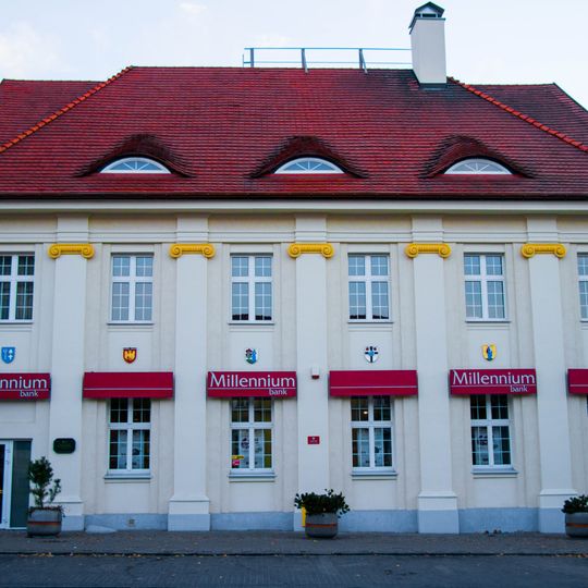 Budynek mieszkalny, ob. bank